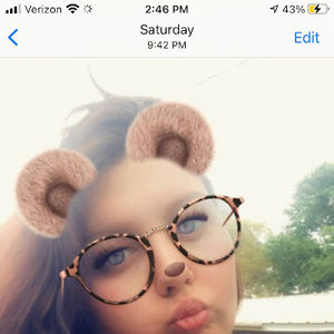 Meet your Posher, Alexia